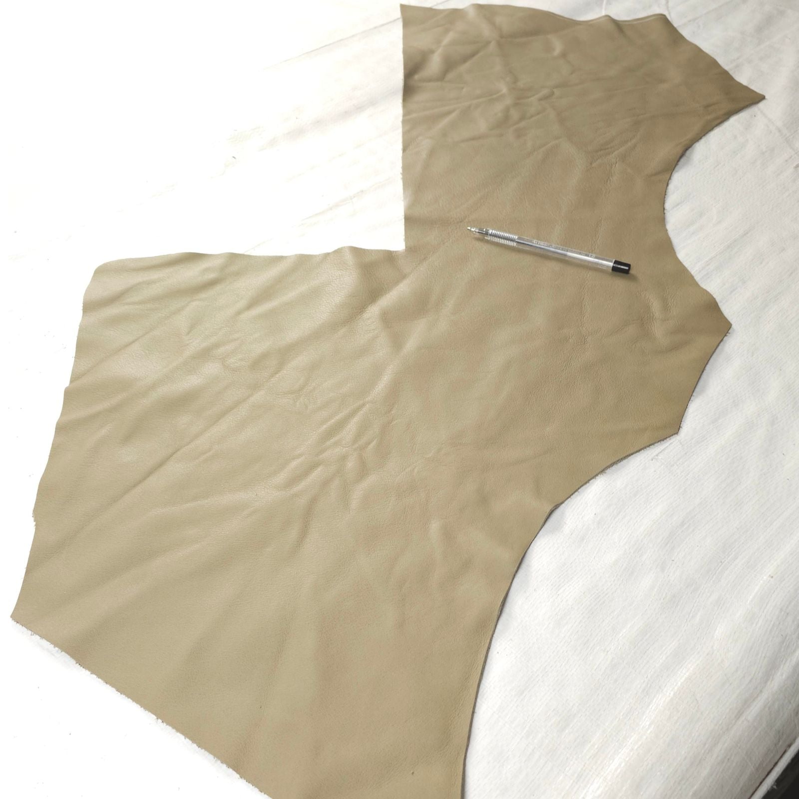 Assorted Green Leather Pieces – 1–2 Sq Ft