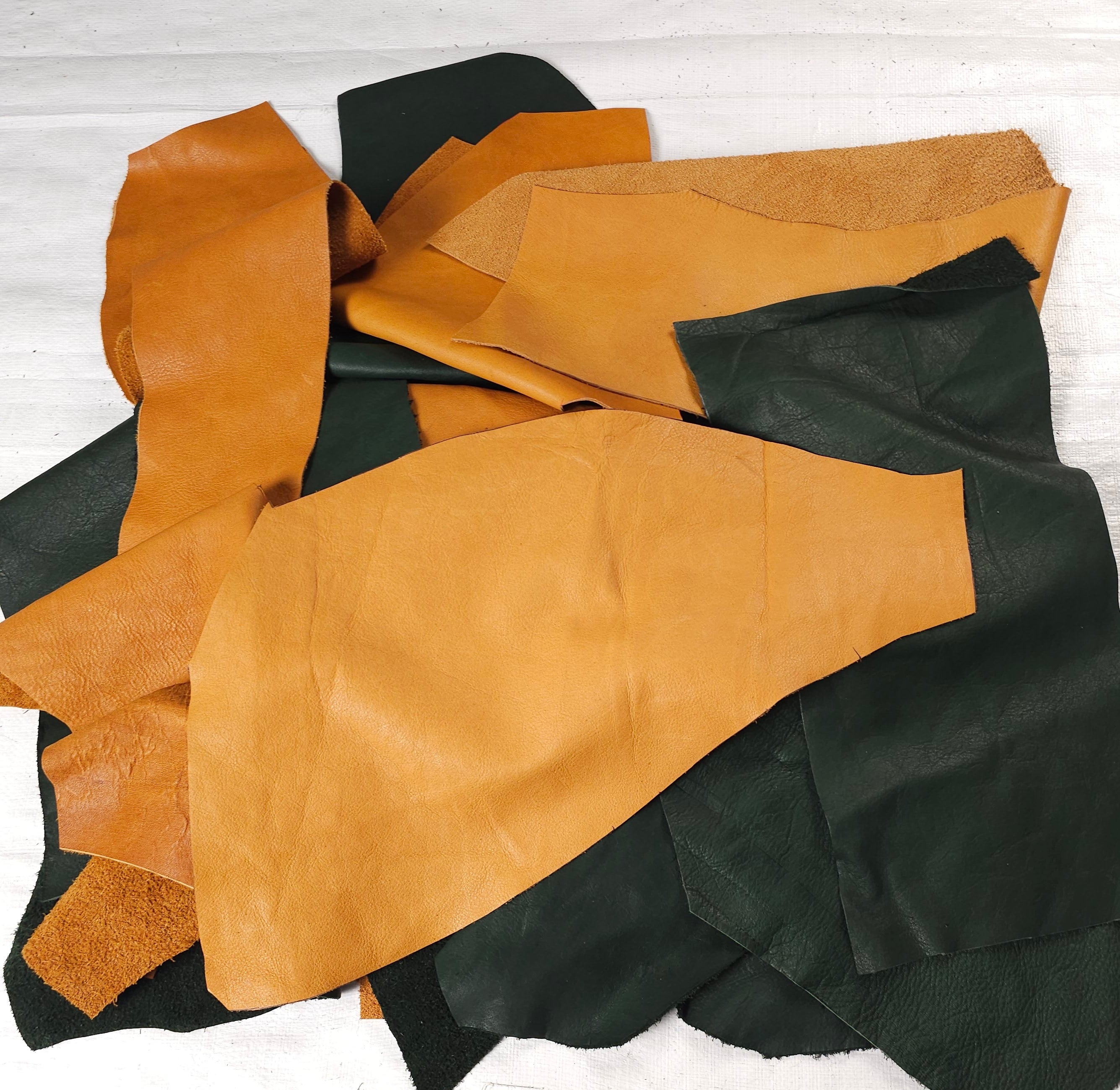 Mixed Colour Veg-Tan Upholstery Leather Pieces 1-3 Hands | 1.4–1.6mm