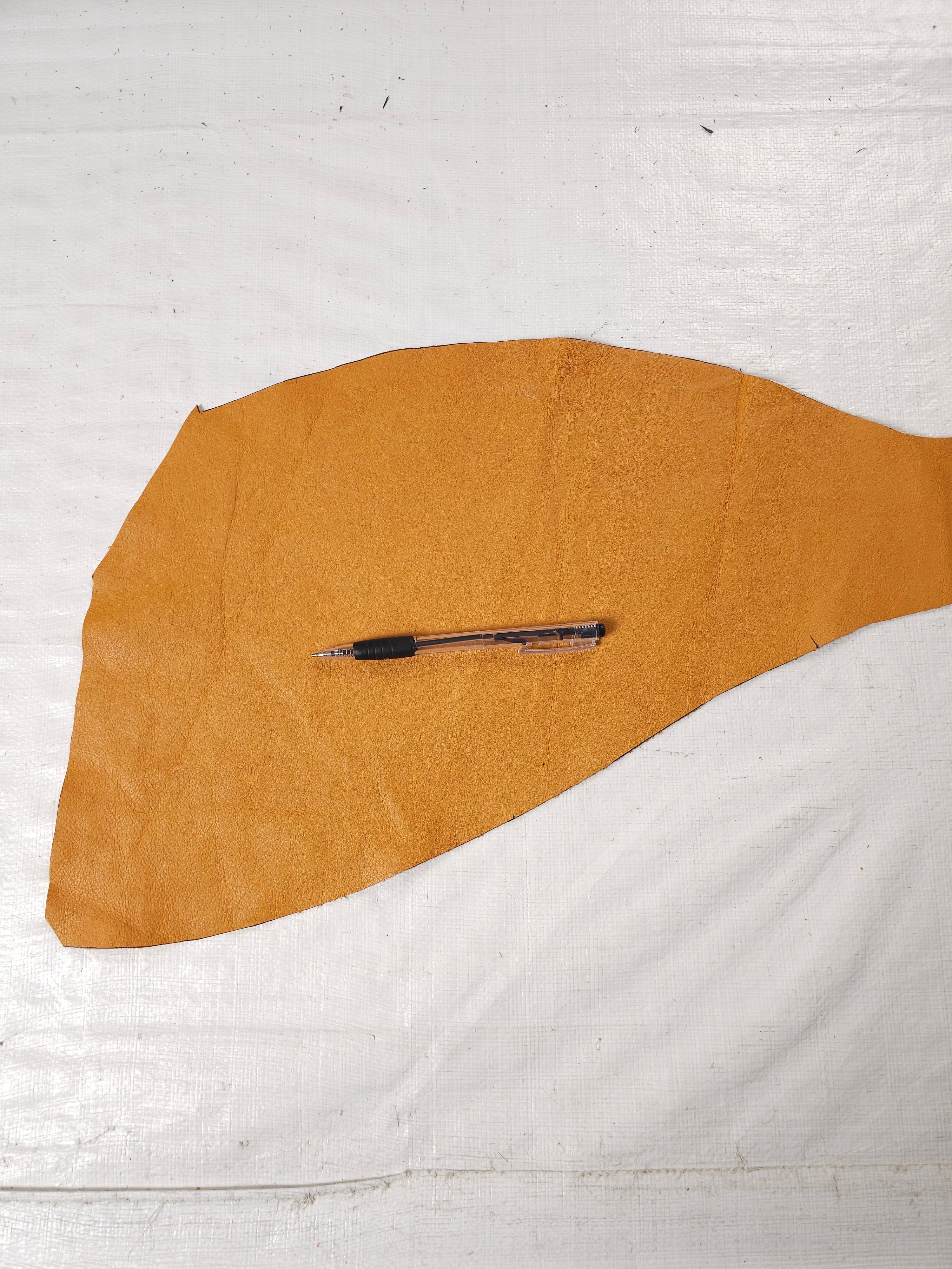 Mixed Colour Veg-Tan Upholstery Leather Pieces 1-3 Hands | 1.4–1.6mm