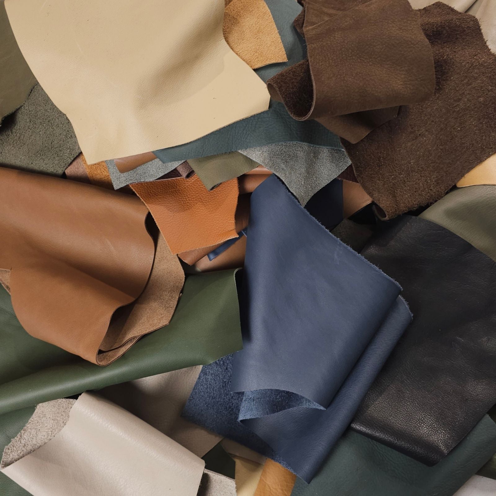Small Leather Pieces – Mixed Colours